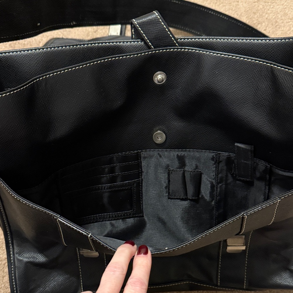 Kenneth Cole Reaction Dark Leather Messenger Bag with shoulder strap adjustable - Picture 9 of 13